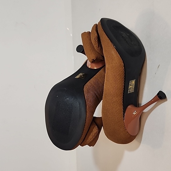 Jeffrey Campbell Cognac Puffy Bow Pumps Disney Minnie Mouse Size 7.5 NWOT - Picture 8 of 10